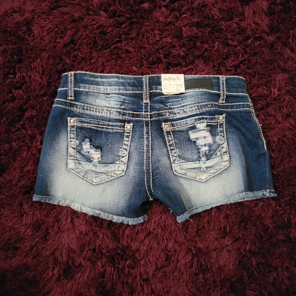 Daytrip buckle jean shorts 27 7 denim new - Picture 1 of 4
